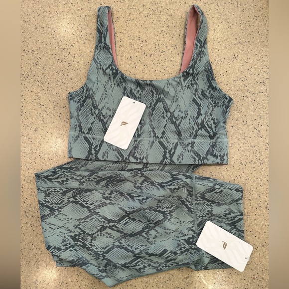 Fabletics Define PowerHold® High-Waisted 7/8 Legging and Reversible Sports bra. - Picture 1 of 5